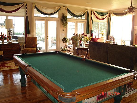 family/game rm.