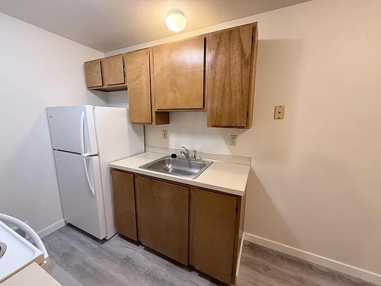 Manor Apartments — Photo 11