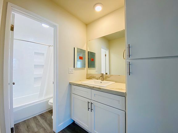 5th image of 6943 Hazeltine Ave #6