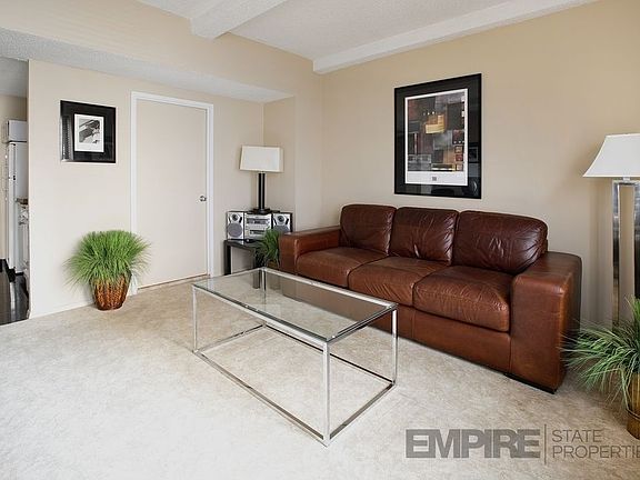 4th image of 150 W 51st St APT 1625