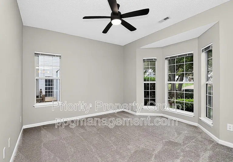 9118 Pine Springs Ct — Photo 11