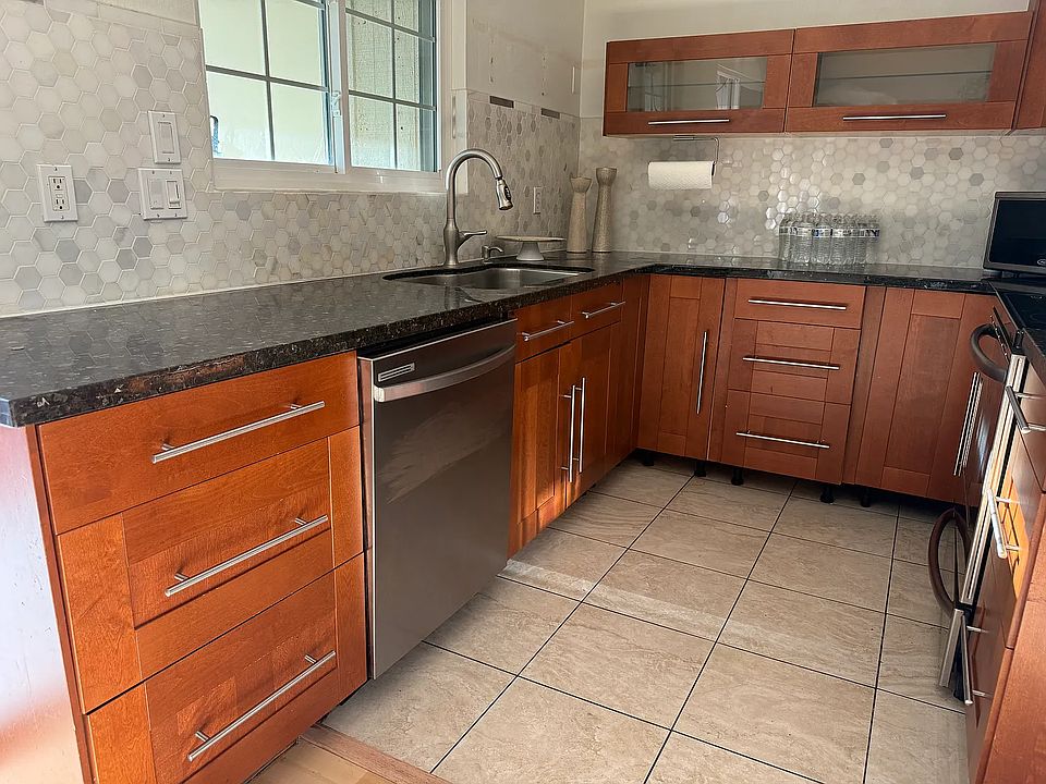 1st image of 912 N Fig St APT D