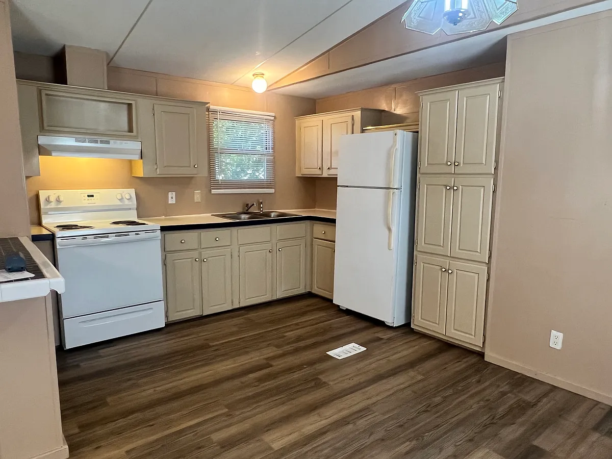 Building Photo - 4528 Wildwood Cir
