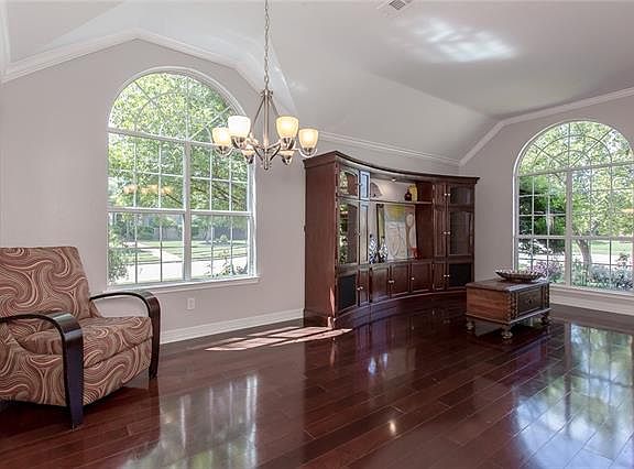 5th image of 1043 Marquette Dr