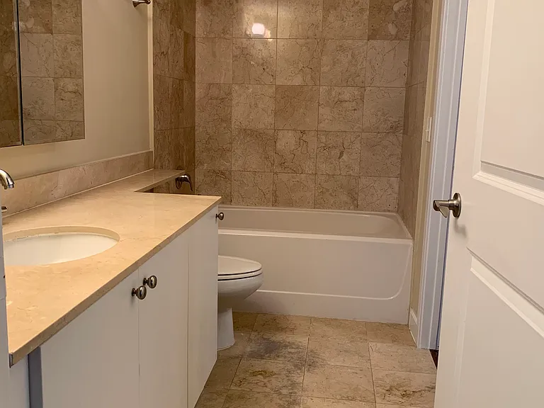 170 SE 14th St #1402 — Photo 5