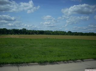 19 Asbury Pl #8, Mason City, IA 50401