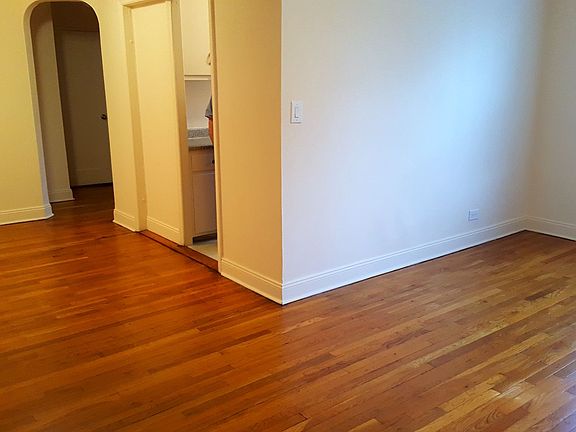 3rd image of 13510 Grand Central Pkwy #602