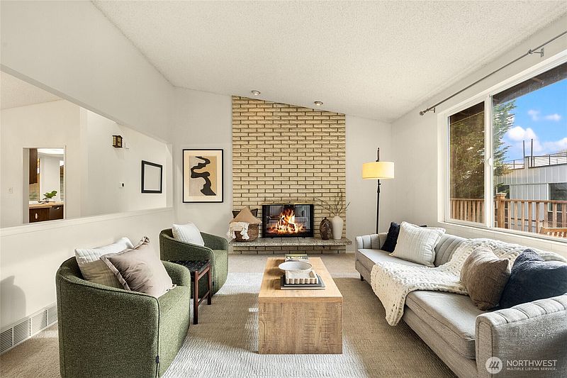 5th image of 12511 37th Avenue NE