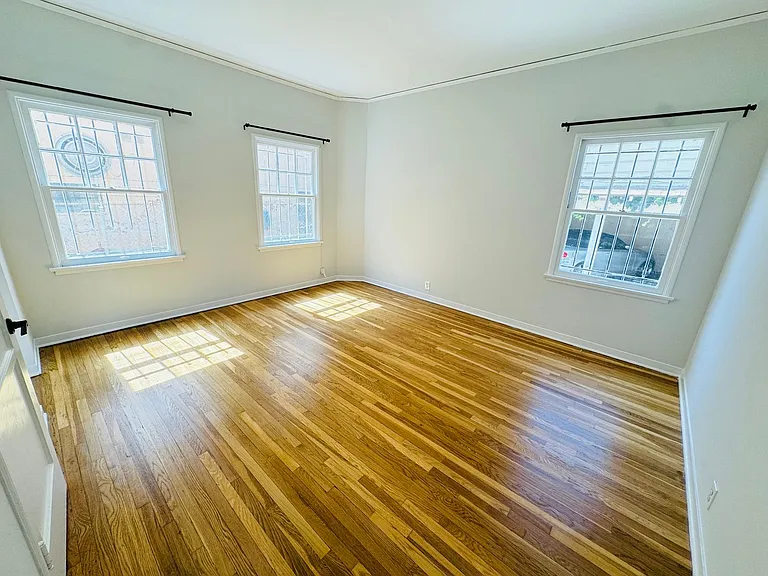 331 N Hayworth Ave — Photo 7
