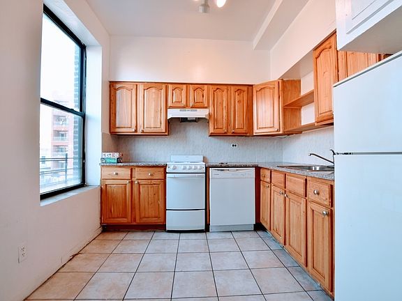 4th image of 28-02 Crescent St #Rc3