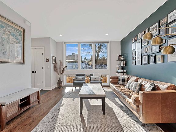 2nd image of 6135 N Ravenswood Ave #5