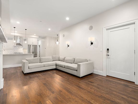 3rd image of 25 Mercer St #1