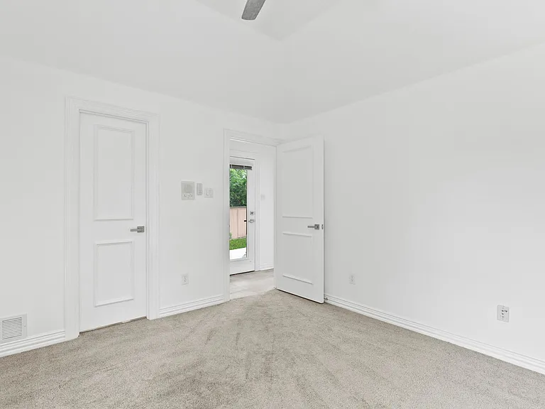 914 Edgemeer Ln — Photo 28
