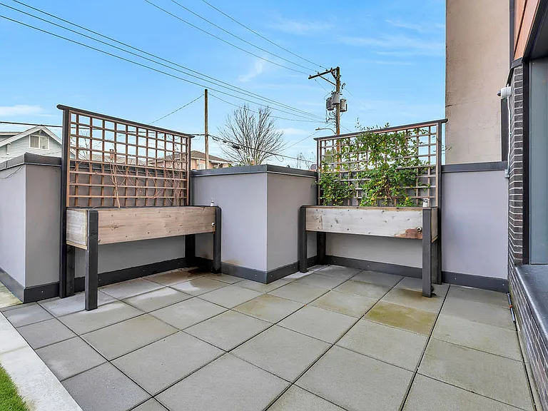 3455 Hastings St E — Photo 23