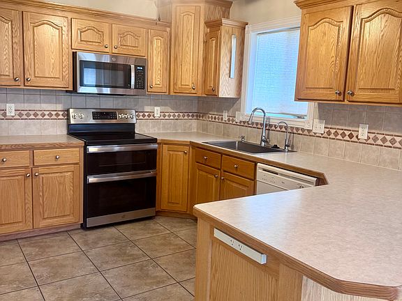 5th image of 2471 Blue Camas Way