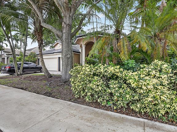 3rd image of 8106 N Savannah Circle