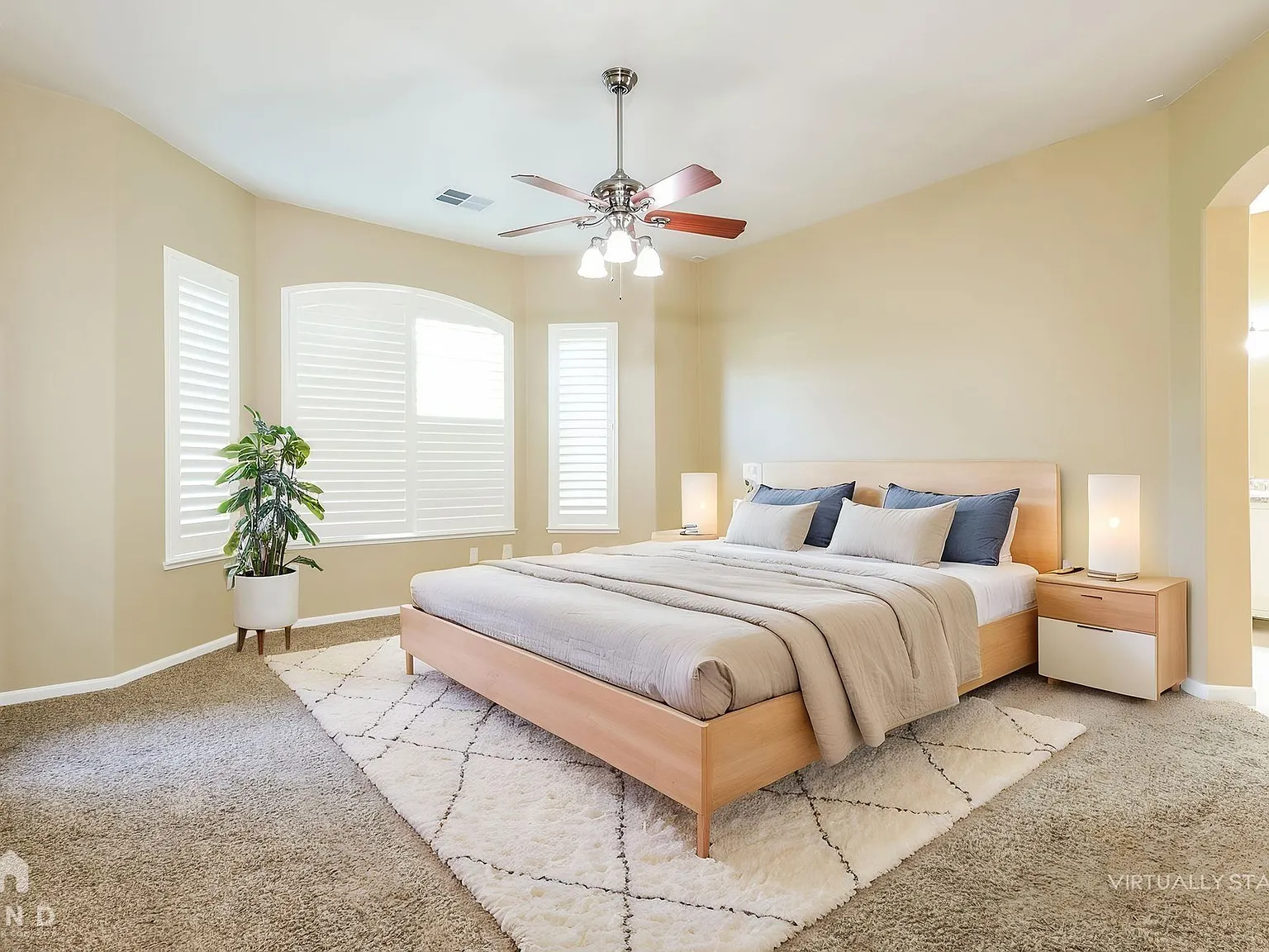 3 bed, 2.0 bath, 2309 sqft, $2,725 — Photo 4
