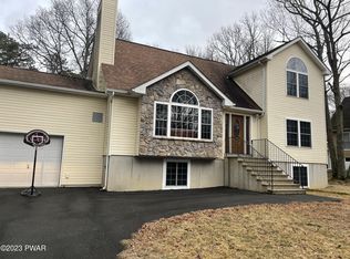 129 Heather Hill Rd, Dingmans Ferry, PA 18328