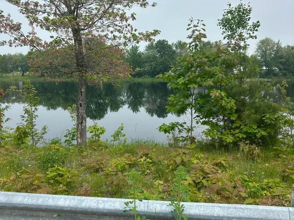 38 River Road, Howland, ME 04448