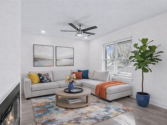 2nd image of 3475 Meadowlane Pl SW