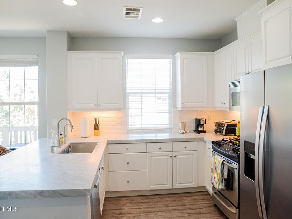 1st image of 1048 Holiday Ave #606