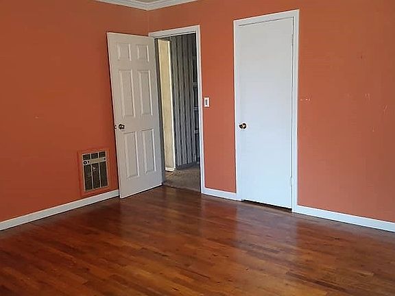 4th image of 887 NE Madrona Dr