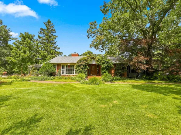 30W030 Schick Rd, Bartlett, IL 60103