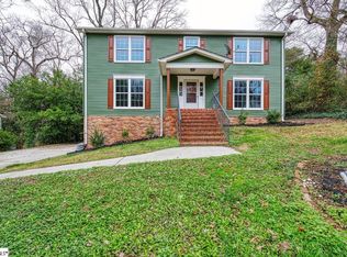 8 E Indian Trl, Taylors, SC 29687