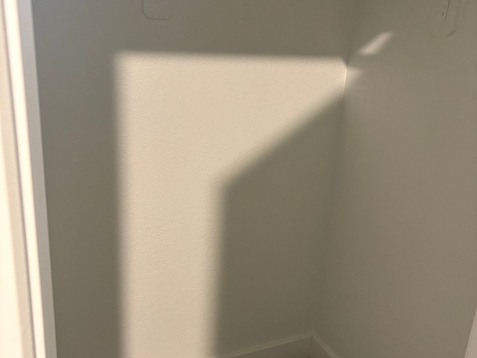 Building Photo 4