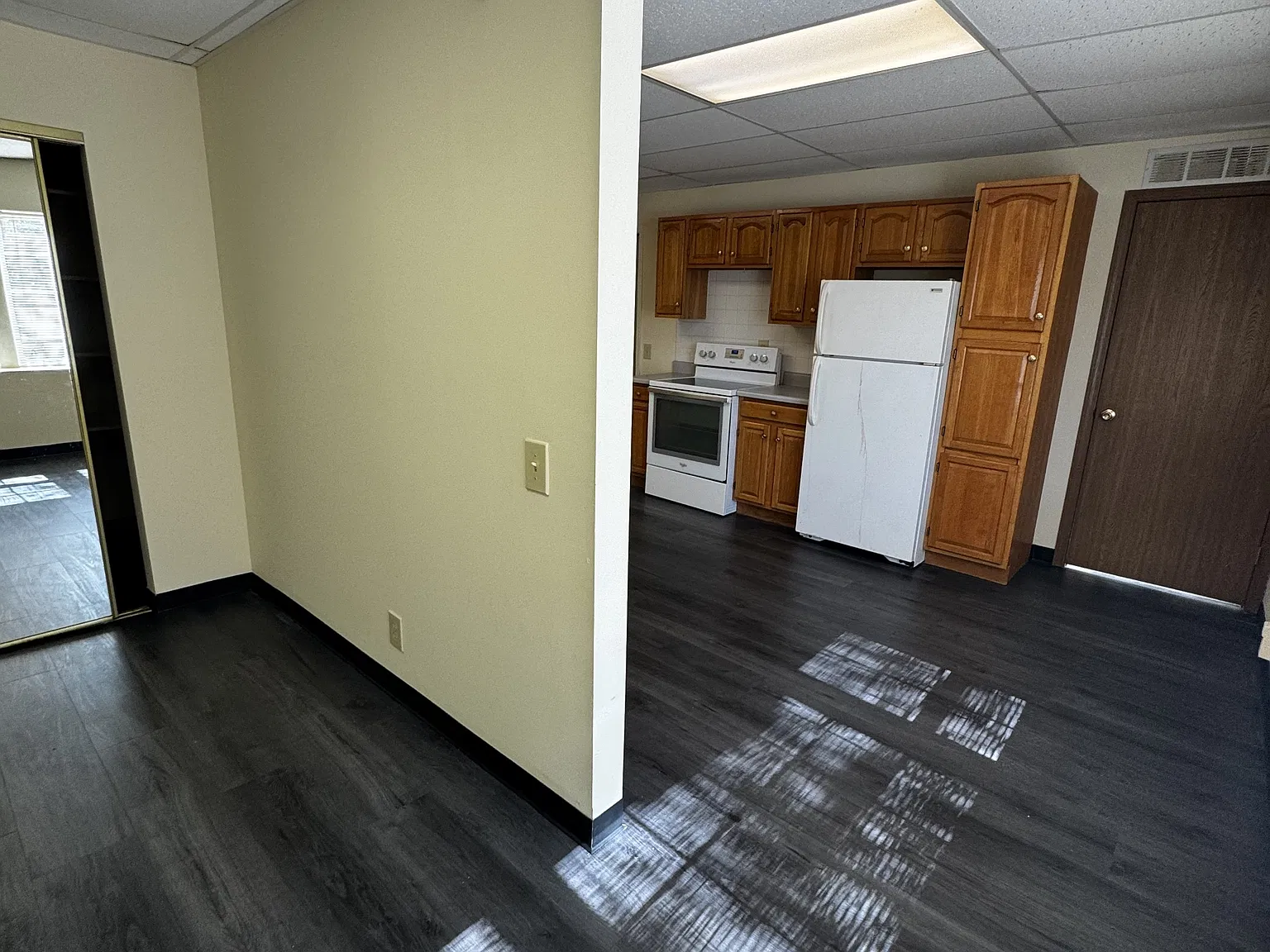 Sugar Creek Plaza Apartments — Photo 1