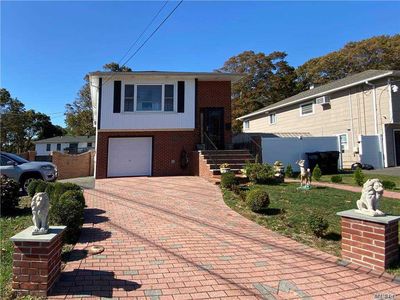 1074 Hyman Ave, Bay Shore, NY, 11706
