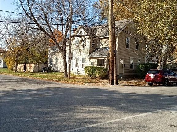 3rd image of 2692 W 41st St