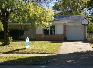 217 W Phillips Ct, Grand Prairie, TX 75051