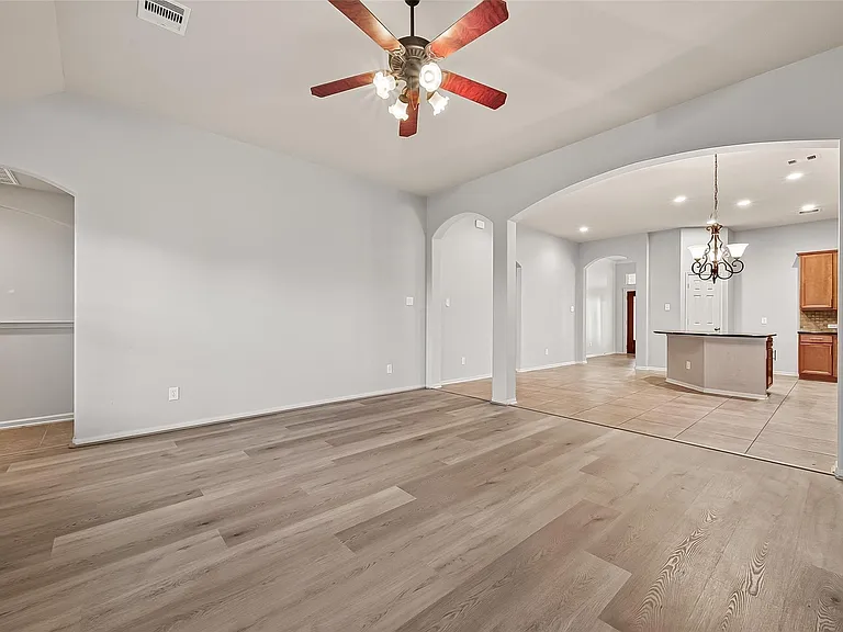 28207 Chalet Park Dr — Photo 2