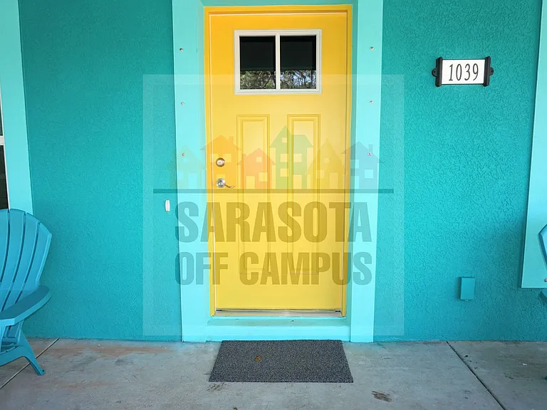 1039 32nd St — Photo 33