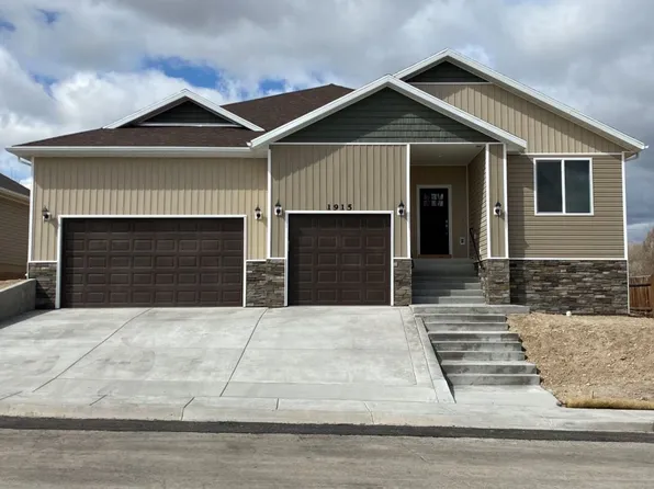 512 Diamondback Dr, Spring Creek, NV 89815