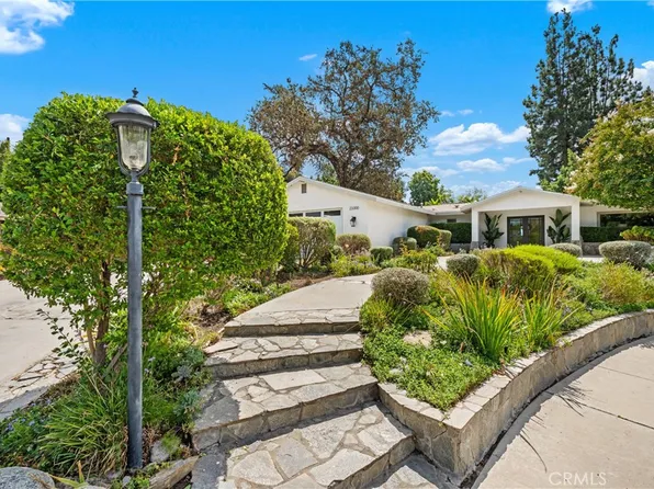 23300 Ostronic Dr, Woodland Hills, CA 91367