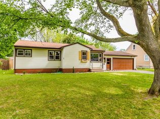 60 Knob Rd, Rochester, NY 14626