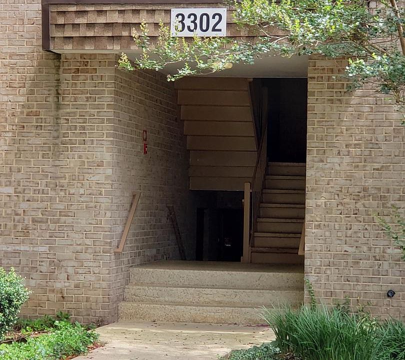 2nd image of 3302 Huntley Square Dr APT B-1