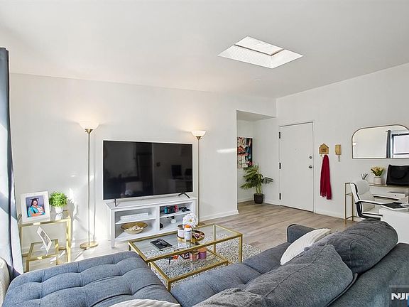 4th image of 416 68th Street #11