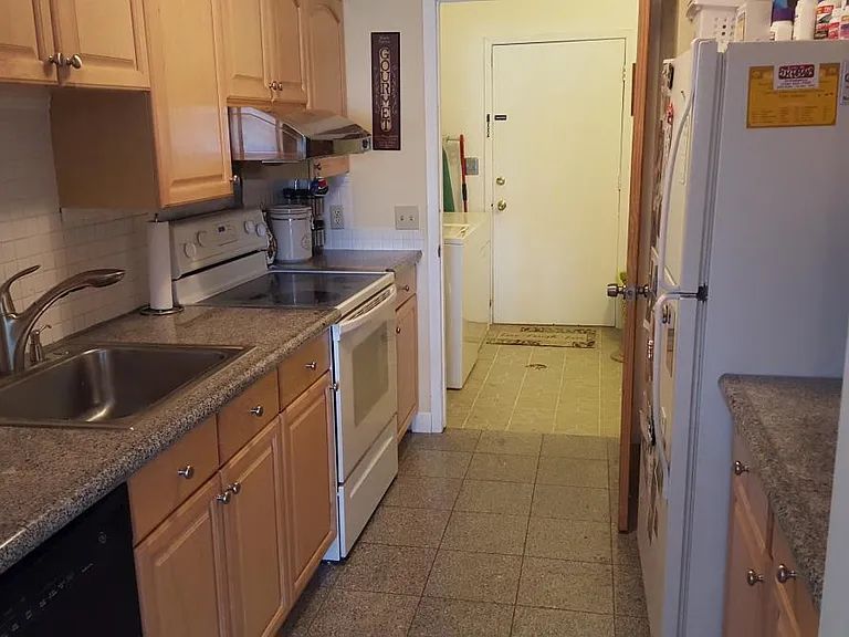 797 Watersedge Dr — Photo 5