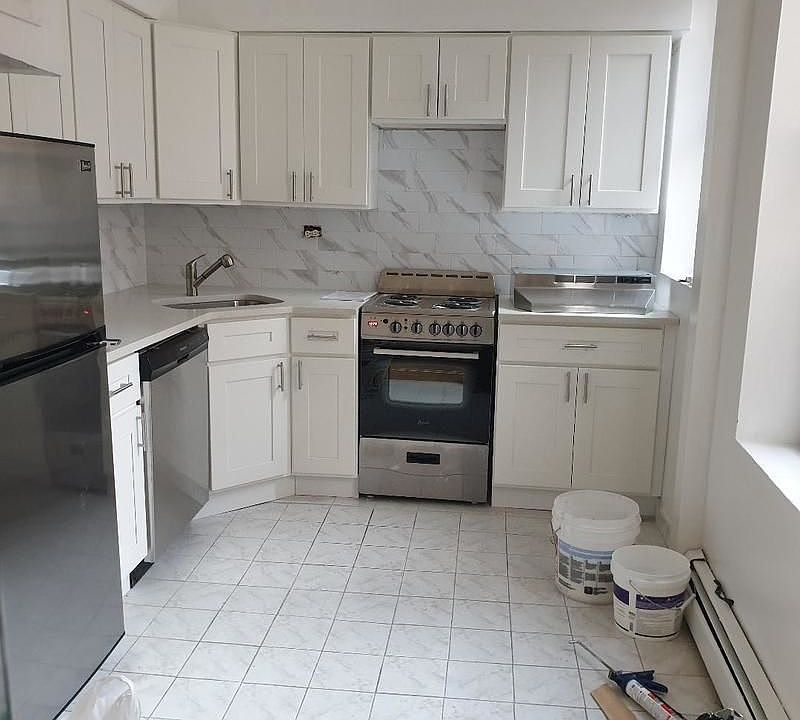 1st image of 2334 28th Ave APT 3A