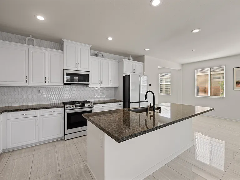 50105 Rocamora St — Photo 3