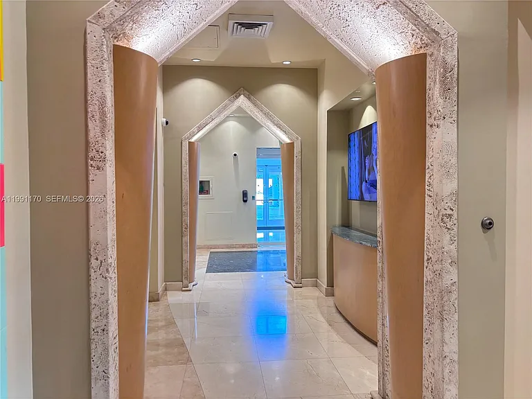 400 S Pointe Dr #408 — Photo 19