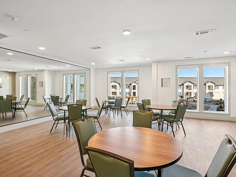 Huntington Place Seniors Garland — Photo 20