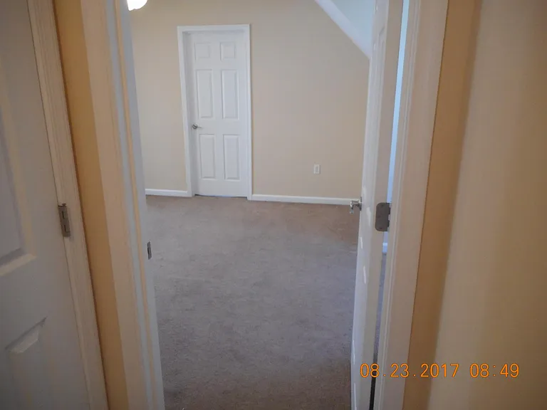 512 Leesburg Dr — Photo 5