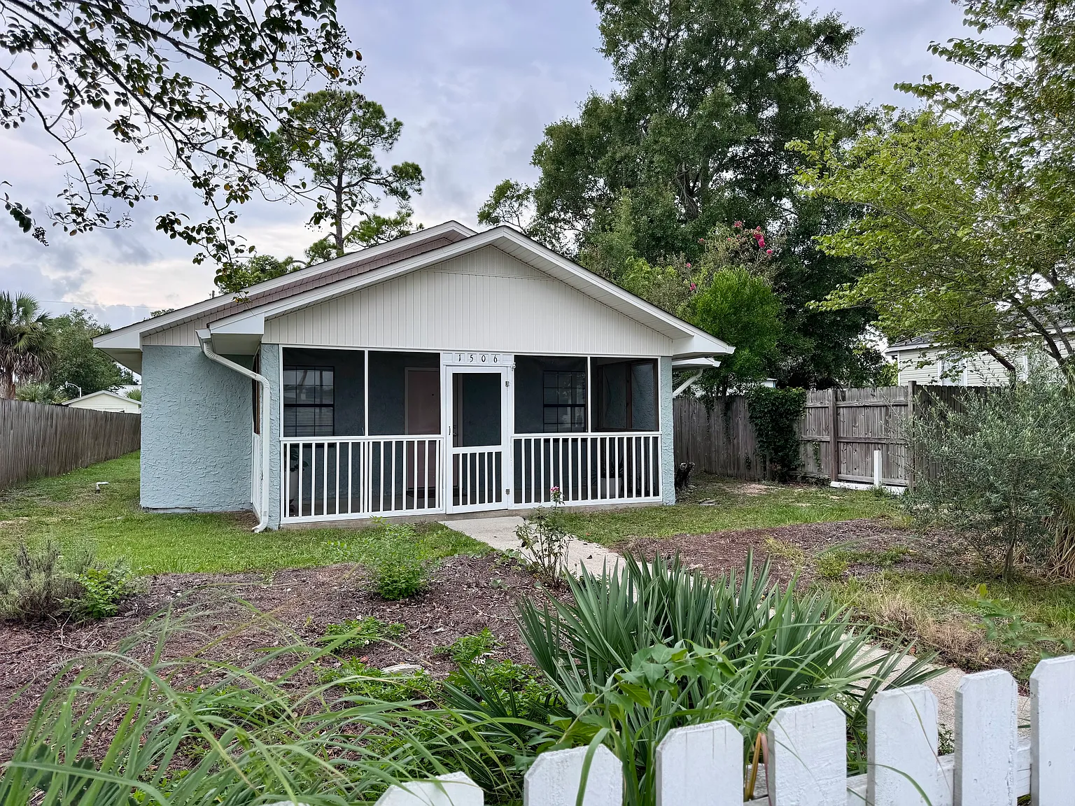 2 bed, 960 sqft, $2,200 — Photo 1