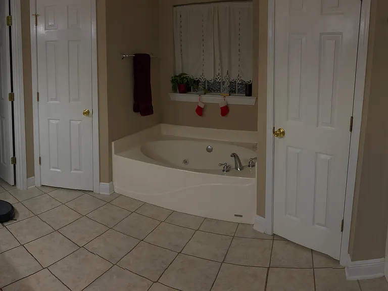 215 Live Oaks Cir — Photo 27