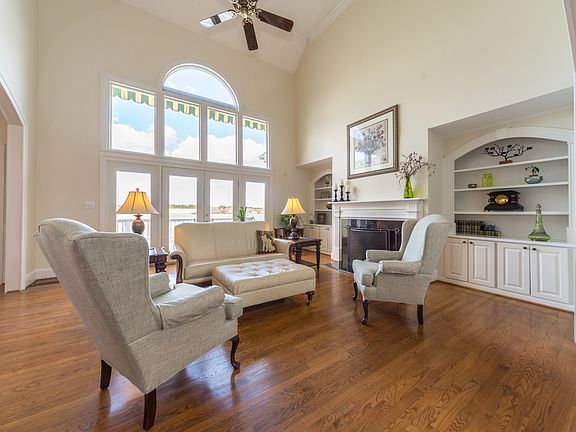 4th image of 15910 Riverpointe Dr