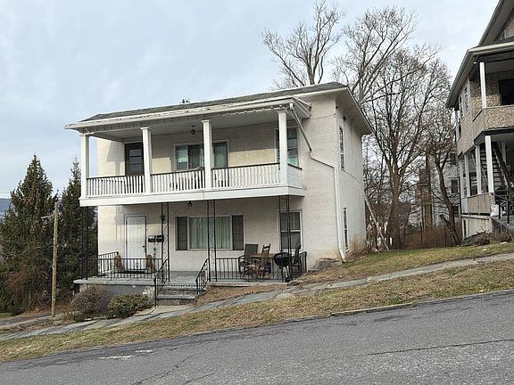 2nd image of 1017 Ash St